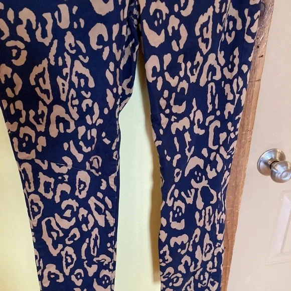 Chico’s So Slimming Girlfriend Ankle blue cheetah pants size 1 (US size M/8) - Picture 3 of 8